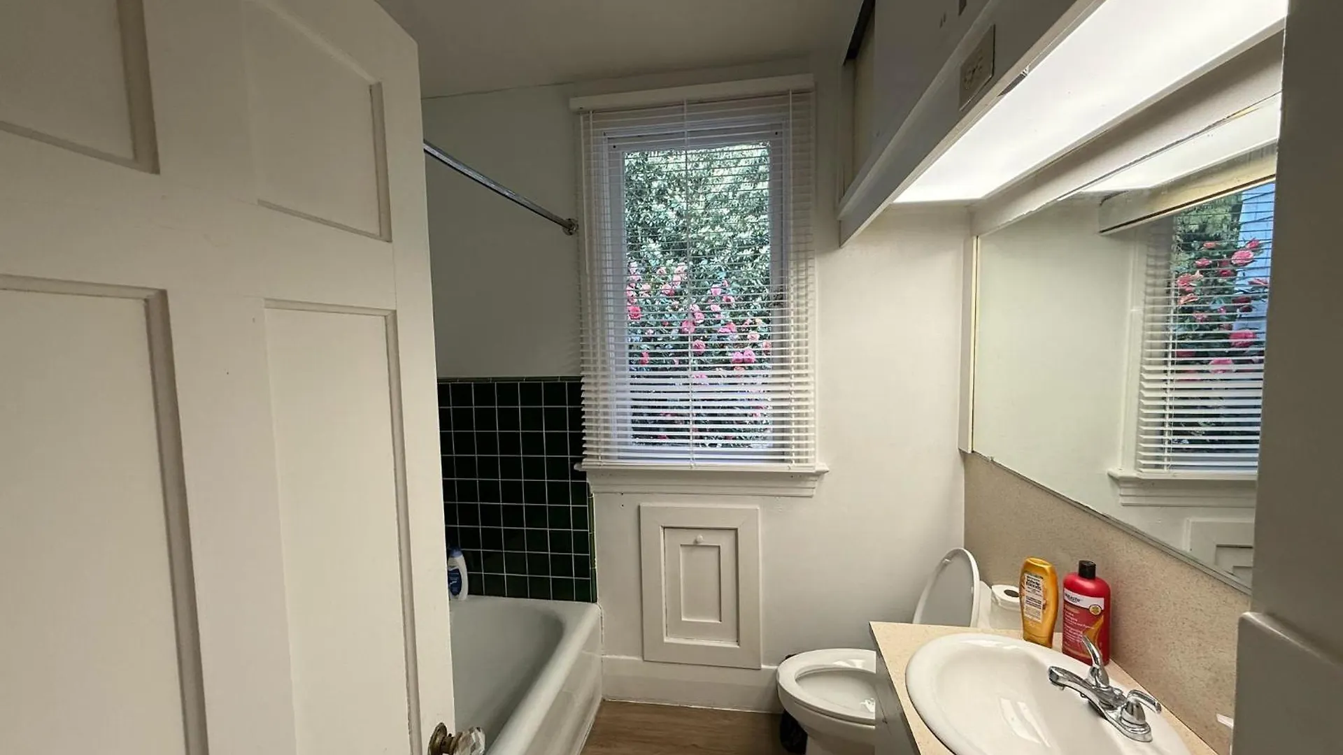Private Room In Vancouver- Walk To Beautiful Kerrisdale Shopping Boulevard كندا